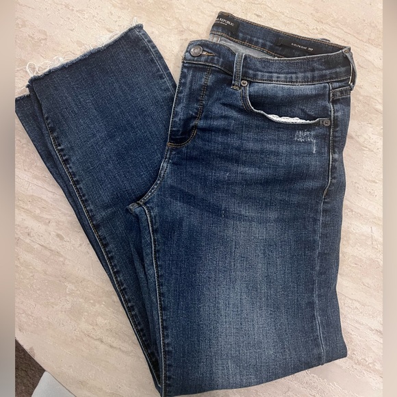 Banana Republic Raw Hem Premium Denim Girlfriend Jeans Size 30P - Picture 7 of 10